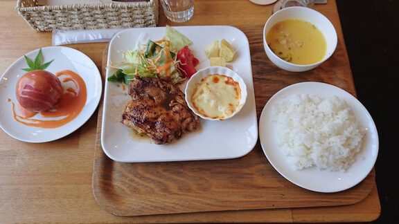 Cafe カエデ