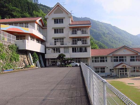 三好市立山城小学校