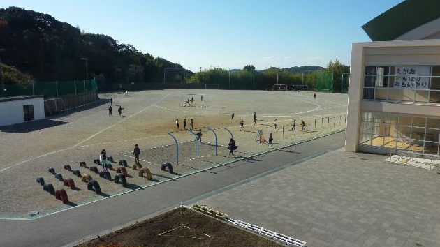 上富田町立朝来小学校