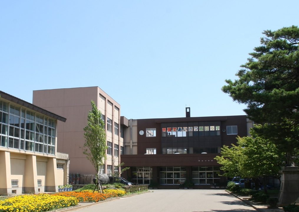 上越市立春日小学校