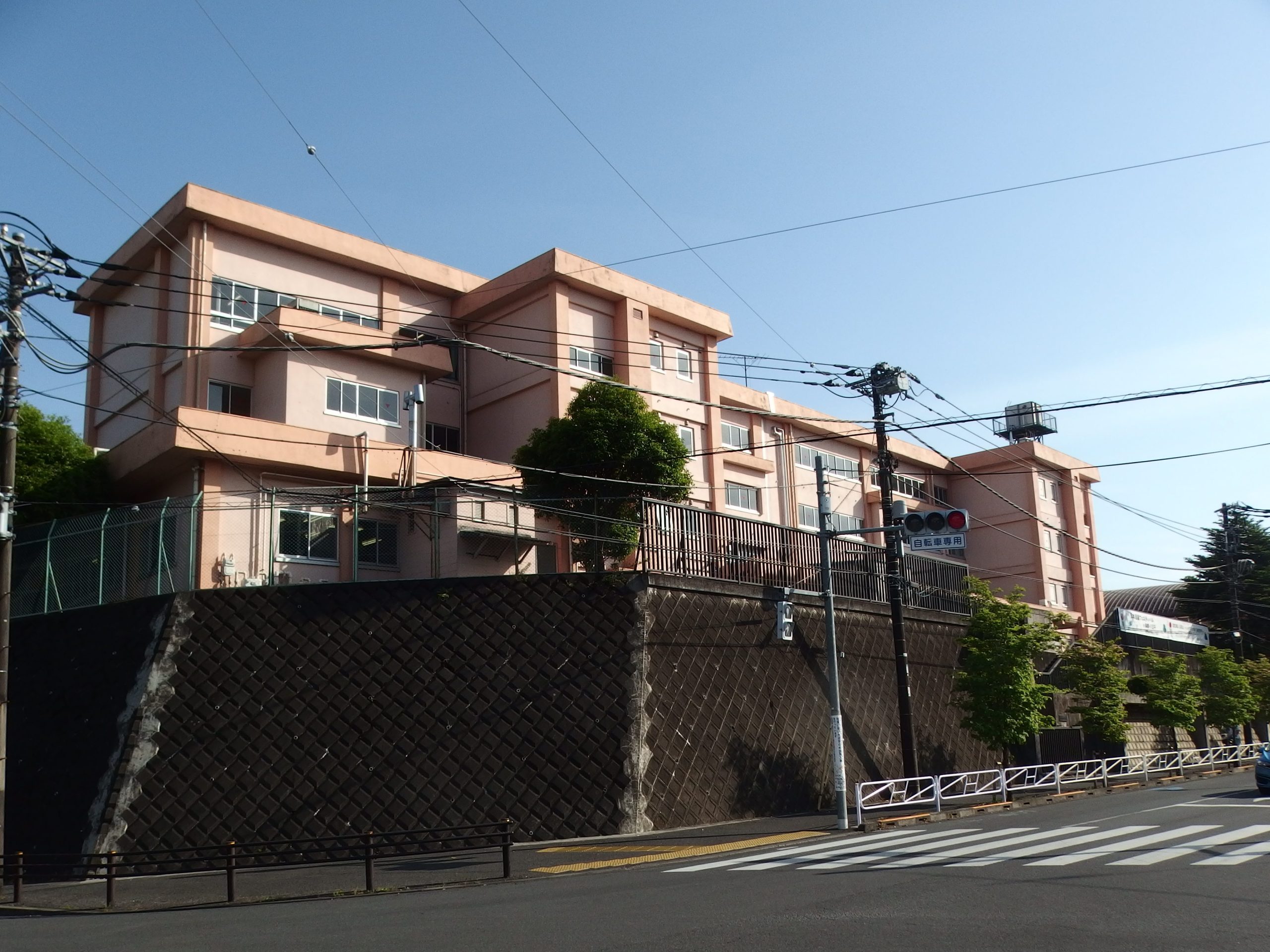 八王子市立長房小学校