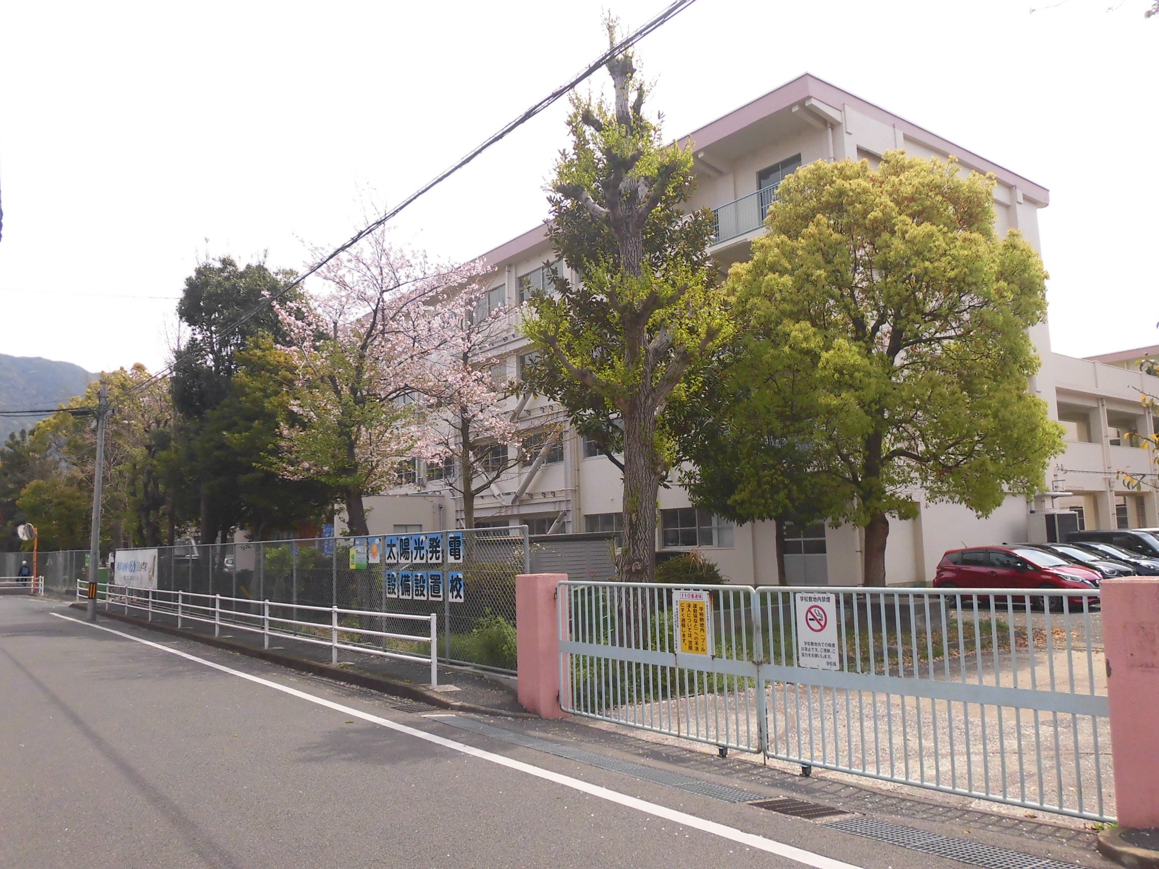 北九州市立足立小学校