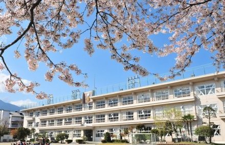 南アルプス市立白根飯野小学校