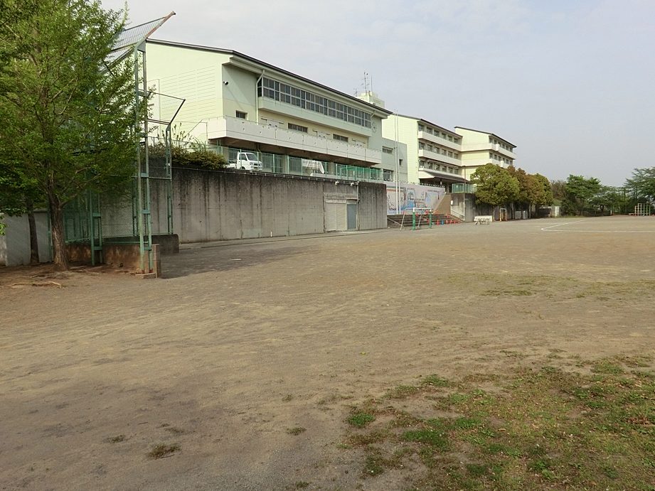 厚木市立飯山小学校