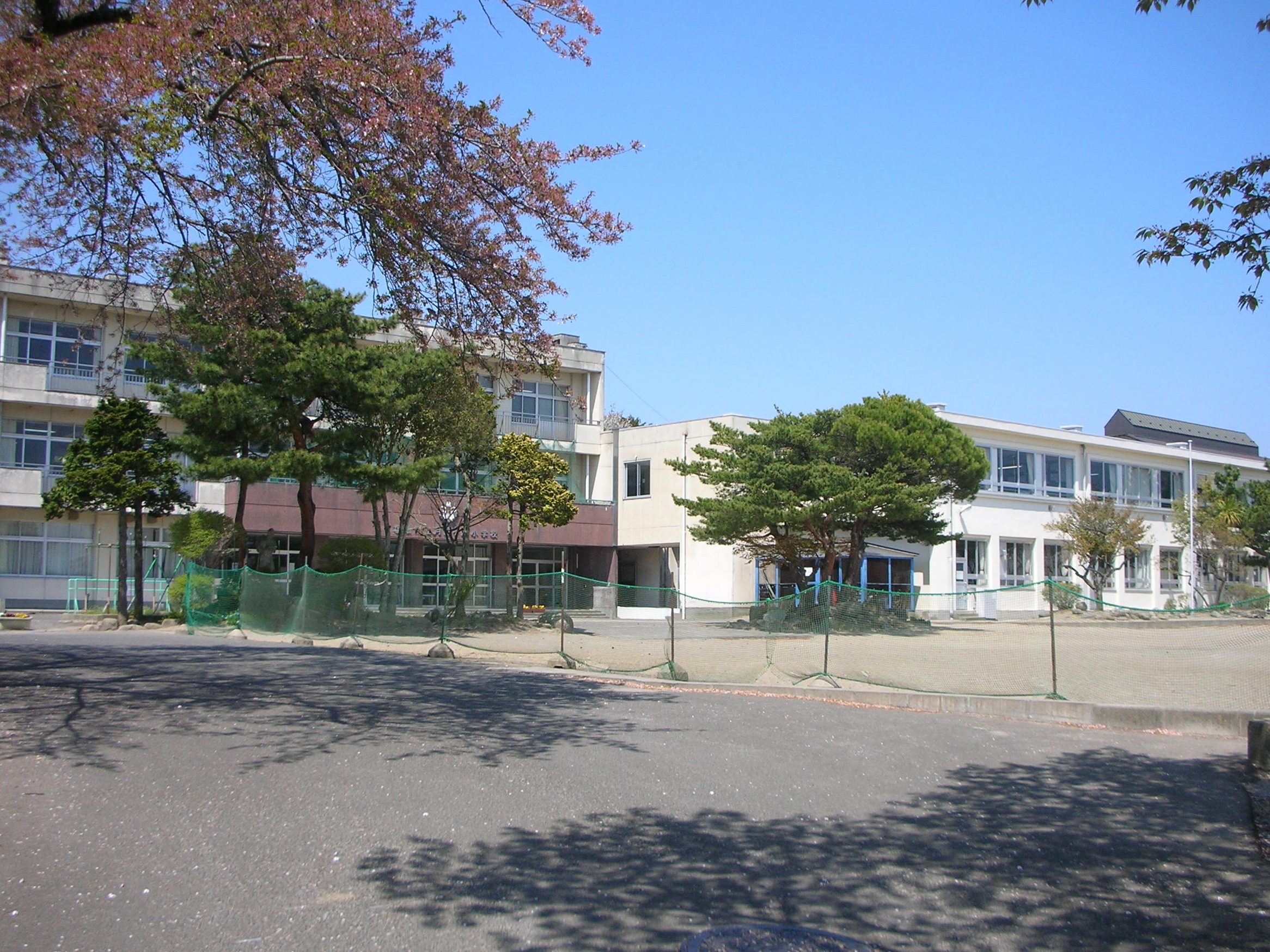 塩竈市立月見ヶ丘小学校