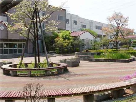 多摩市立諏訪小学校