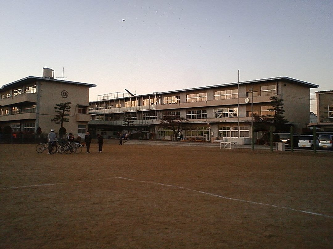 多治見市立精華小学校