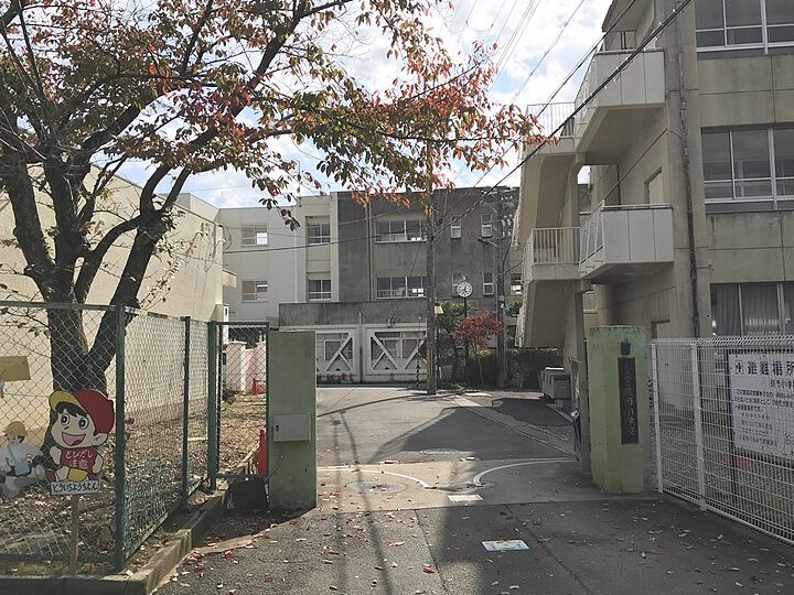 奈良市立東市小学校