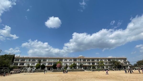 宝塚市立良元小学校