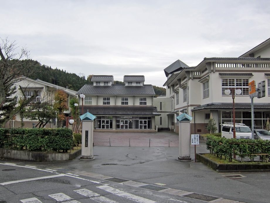 富山市立八尾小学校