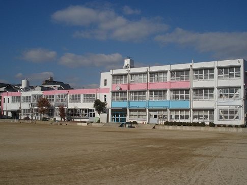 富田林市立川西小学校