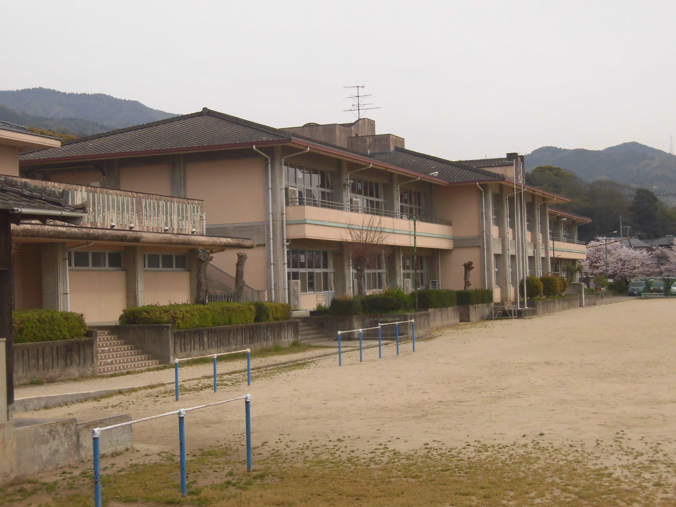 小城市立岩松小学校