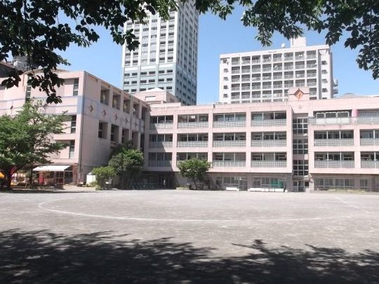 新宿区立花園小学校