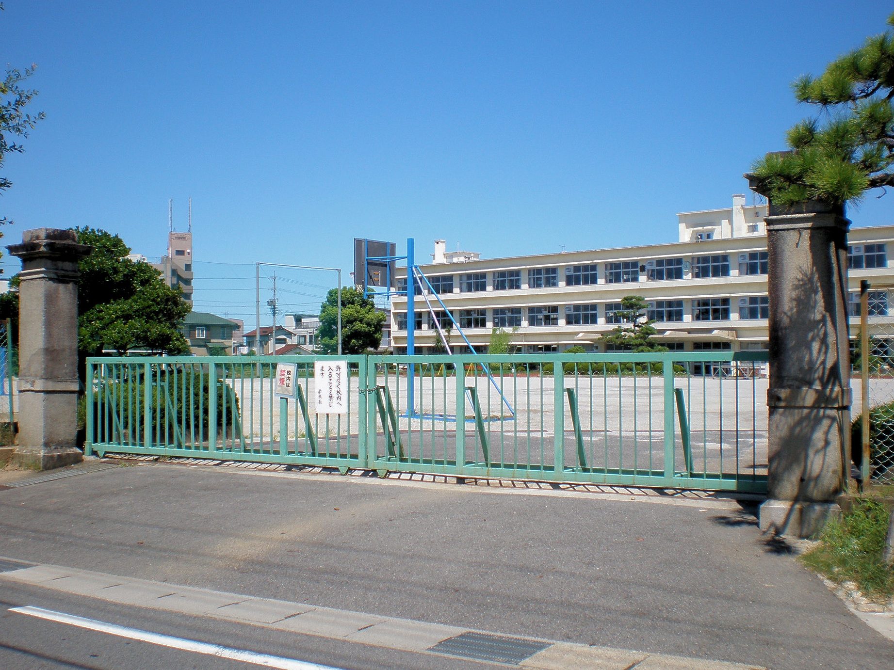 春日井市立春日井小学校