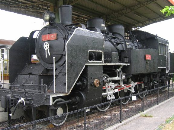 東かがわ市立福栄小学校前機関車