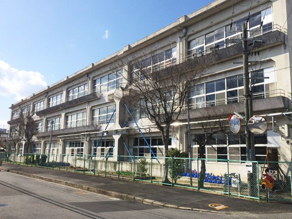 橿原市立晩成小学校