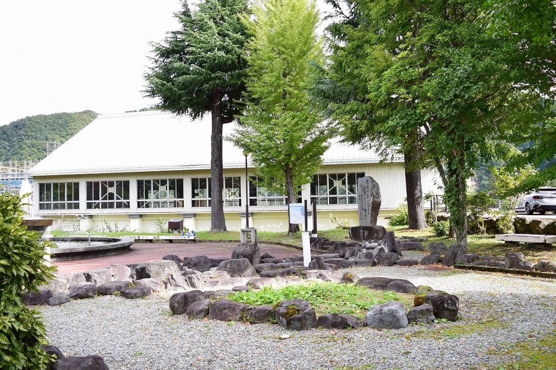 湯沢町立湯沢小学校