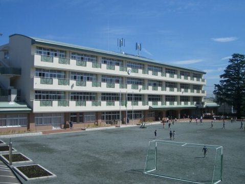 狛江市立緑野小学校