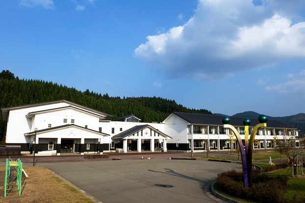 由利本荘市立由利小学校
