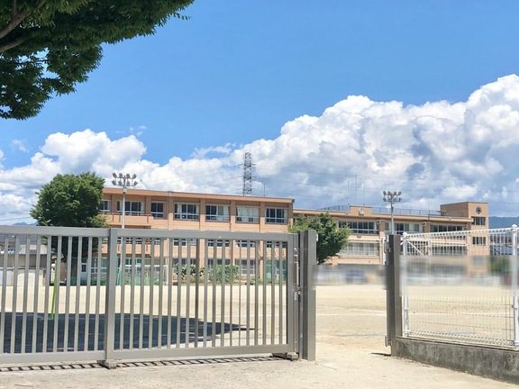 甲府市立大里小学校
