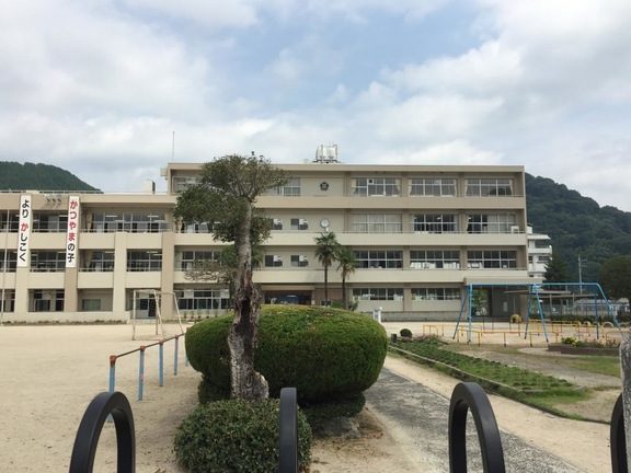 真庭市立勝山小学校