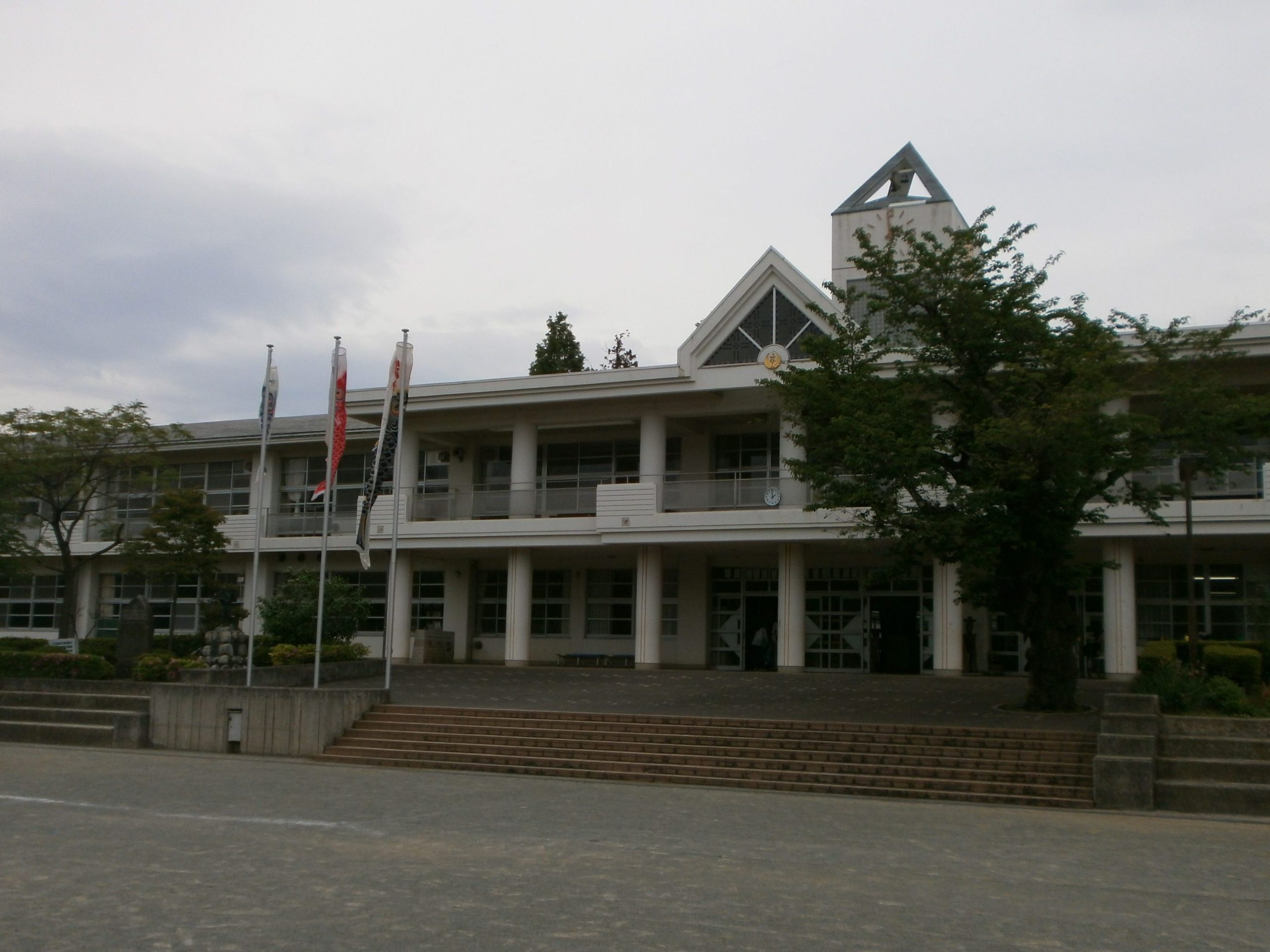 秦野市立上小学校