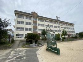 西条市立氷見小学校