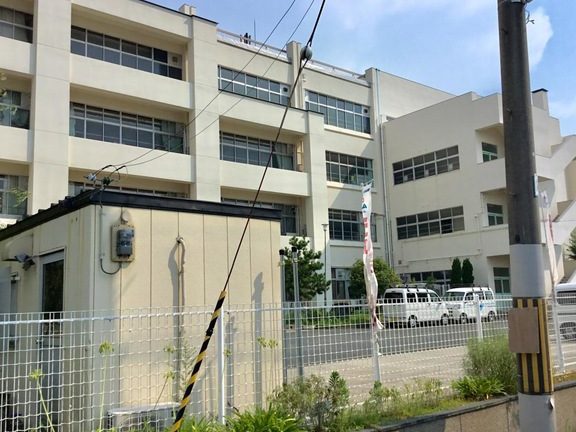貝塚市立東小学校