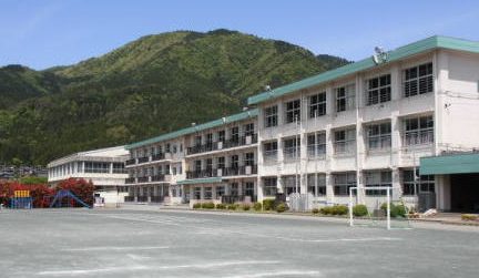郡上市立白鳥小学校