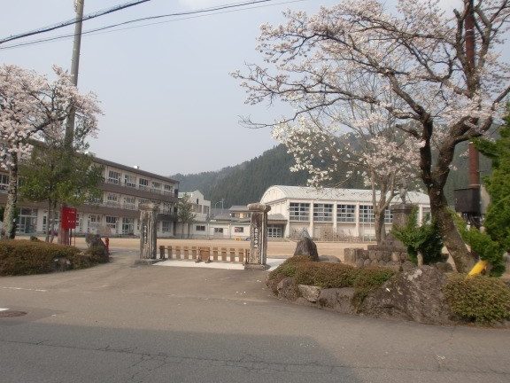 郡上市立高鷲小学校