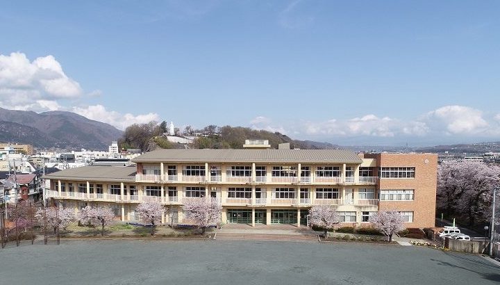 韮崎市立韮崎小学校