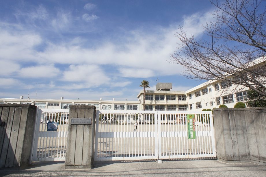 香芝市立志都美小学校