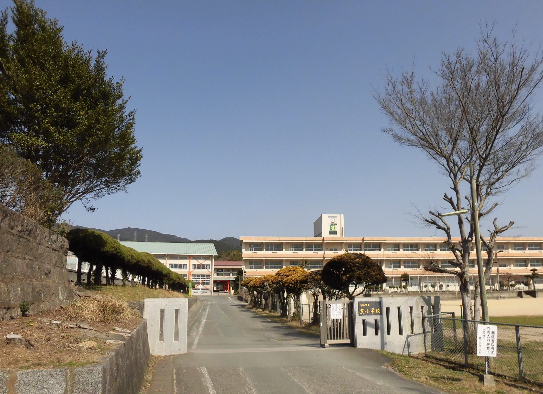 鳥栖市立麓小学校