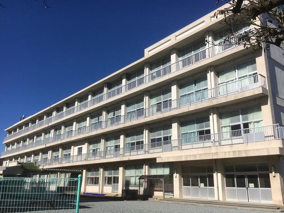 鷹岡小学校